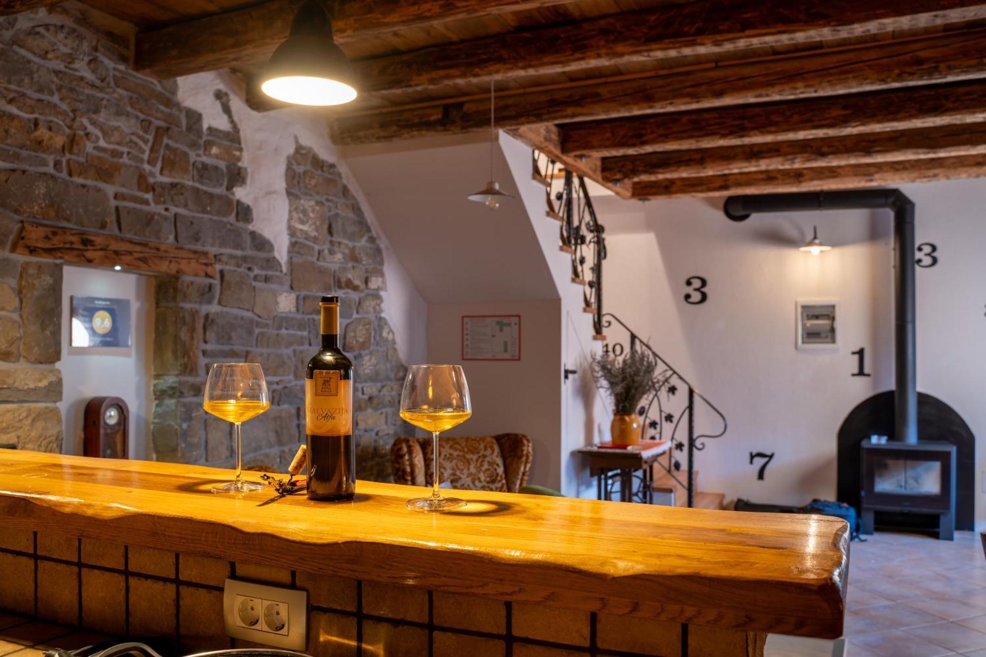 Wine House Rakar Pensionat Gračišče Eksteriør billede