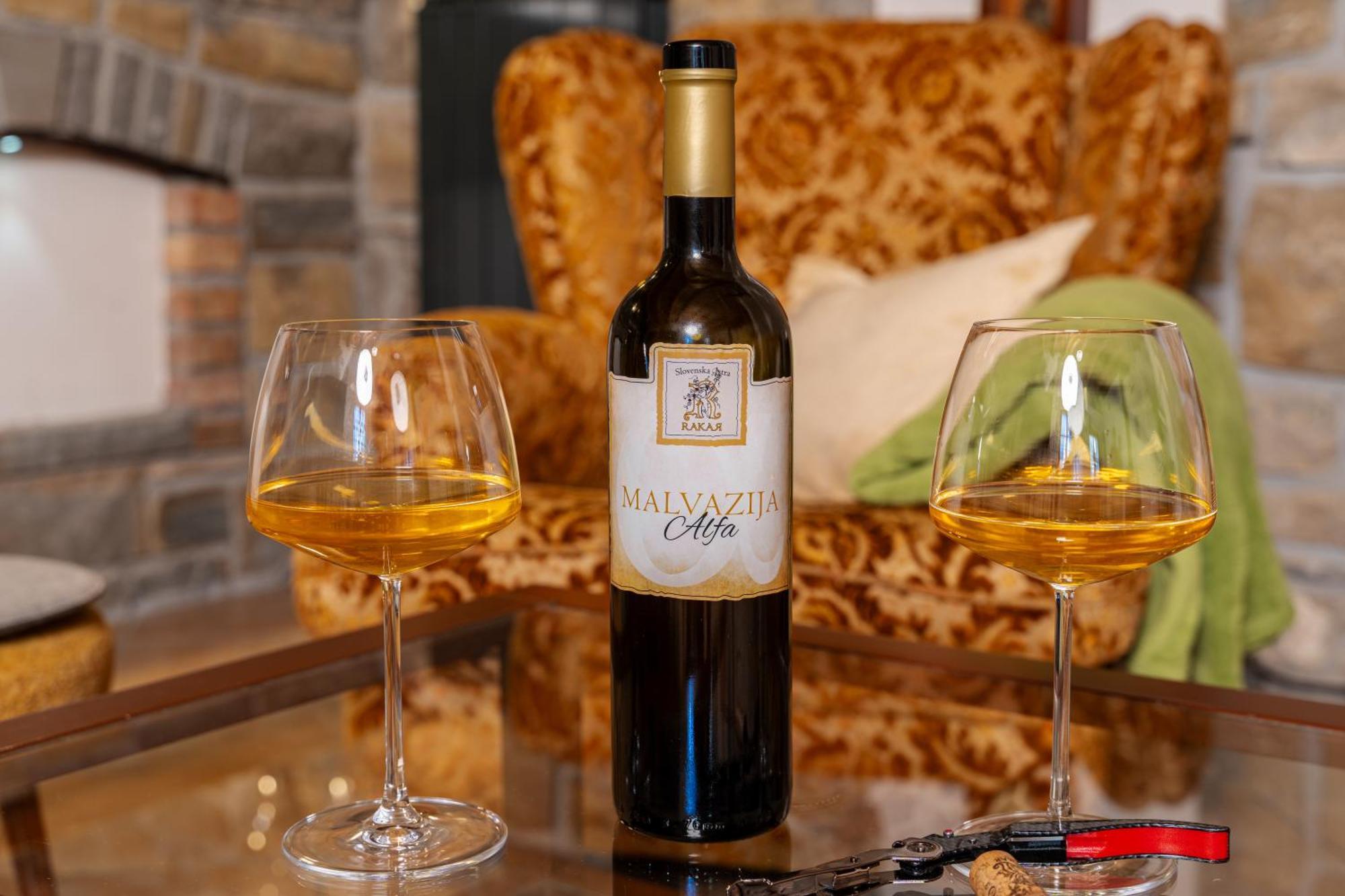 Wine House Rakar Pensionat Gračišče Eksteriør billede