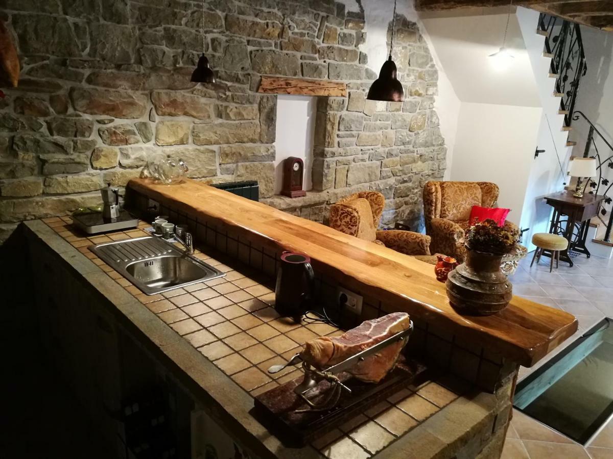 Wine House Rakar Pensionat Gračišče Eksteriør billede